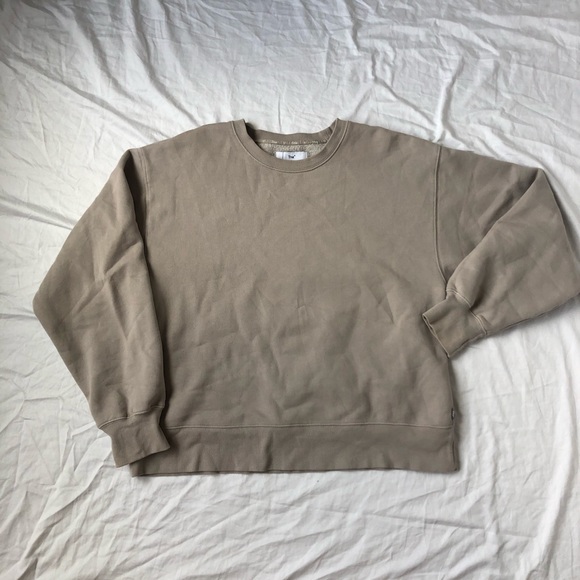 Aritzia Tops - Aritzia Crewneck